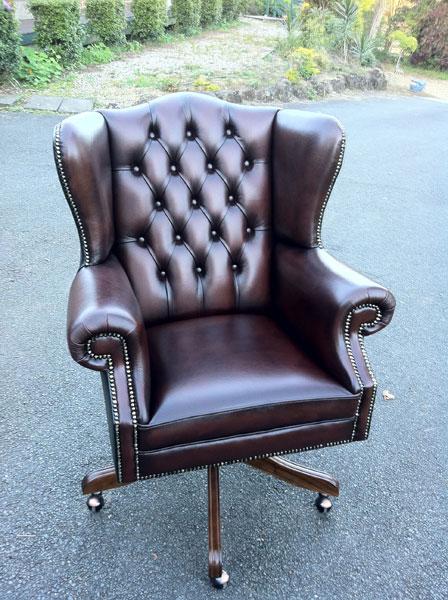 Chesterfield Farnworth Classic Wing Swivel Chair